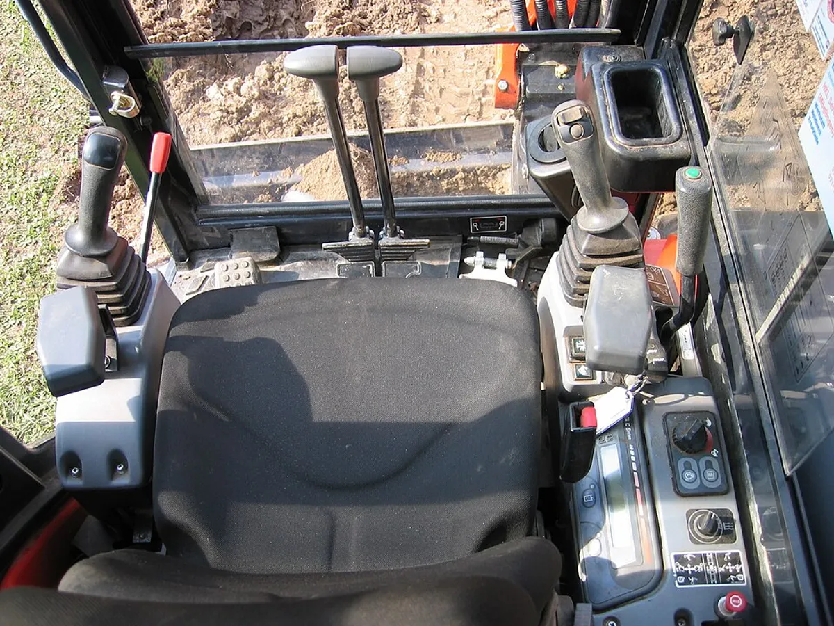 827/80225 Front Windscreen (Laminated) (representative photo)